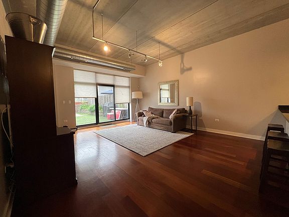 2nd image of 3245 N Ashland Ave APT 2E
