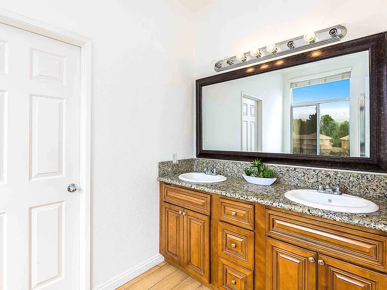 5554 Pheasant Dr — Photo 6