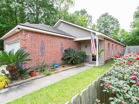 2nd image of 306 Bottle Brush Ln