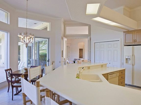 5th image of 341 Shores Dr