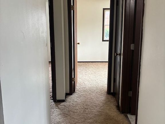 5th image of 100 Sherwood Dr APT 2