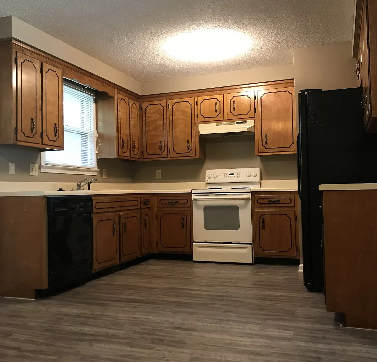 3 bed, 2.0 bath, 1300 sqft, $1,450 — Photo 4