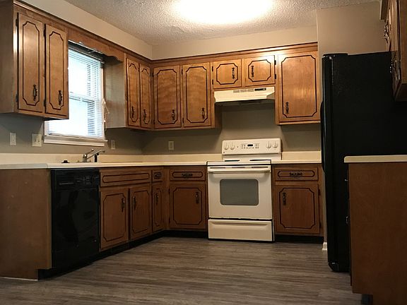 4th image of 208 Northwood Ter