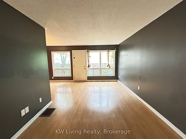 22 Bracken Fernway — Photo 4