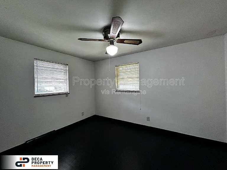 2312 Shields Ave — Photo 11