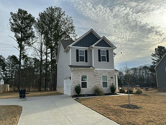 3rd image of 558 Meadows Farm Dr