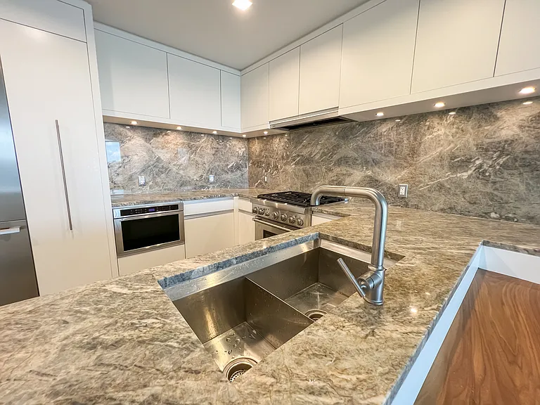 One Park Condos — Photo 30
