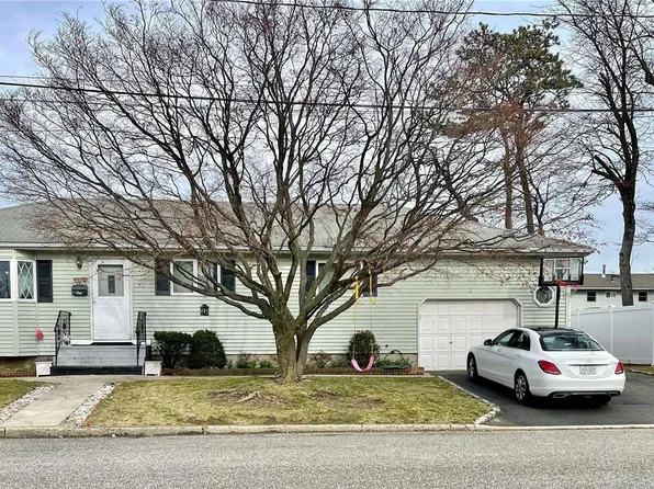 1 W 8th Street, Deer Park, NY 11729