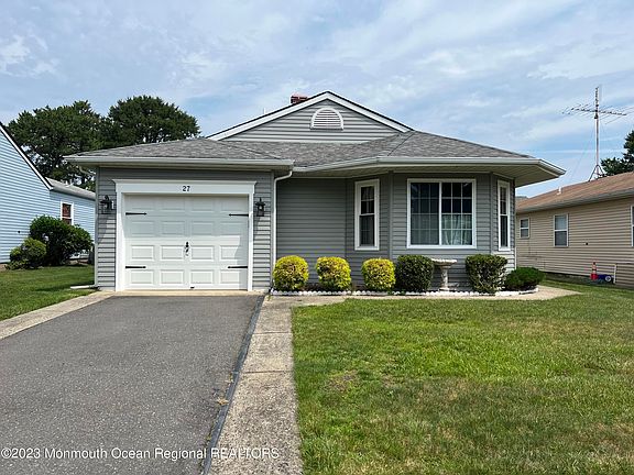 2nd image of 27 Kinkora Ct W