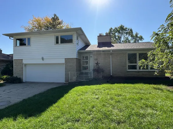 10221 West Park Ridge AVENUE, Wauwatosa, WI 53222