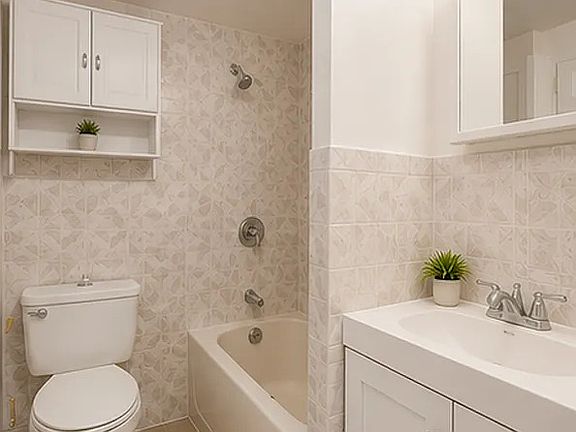 4th image of 116 E 31st St #2L