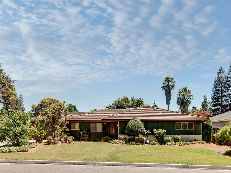 1657 W Ellery Way