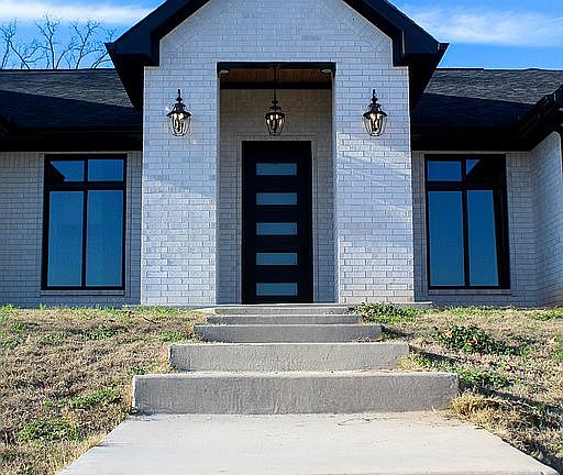 2nd image of 11 Lewis Ln