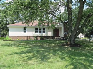 1865 Krumroy Rd, Akron, OH 44312