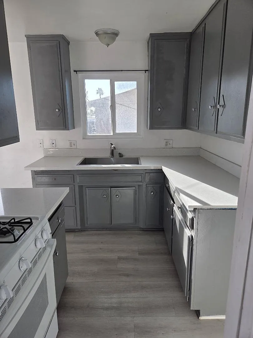 1265 W Devonshire Ave — Photo 2
