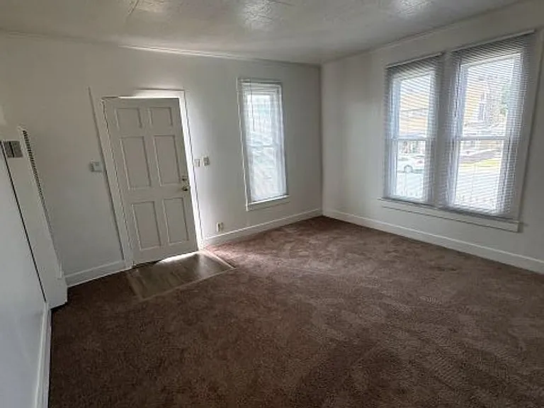 38 N Laurel St #1 — Photo 3
