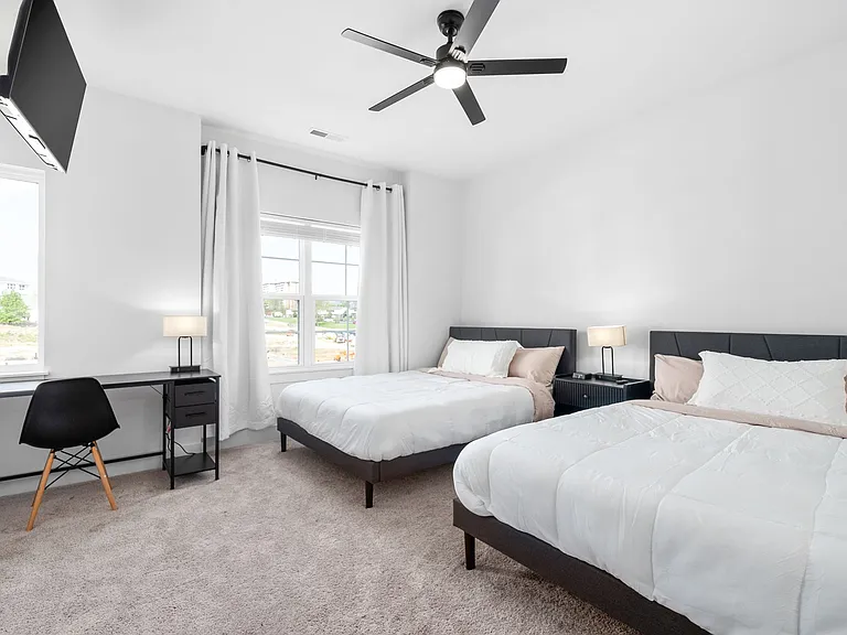 700 N Dupont Ave #322 — Photo 8