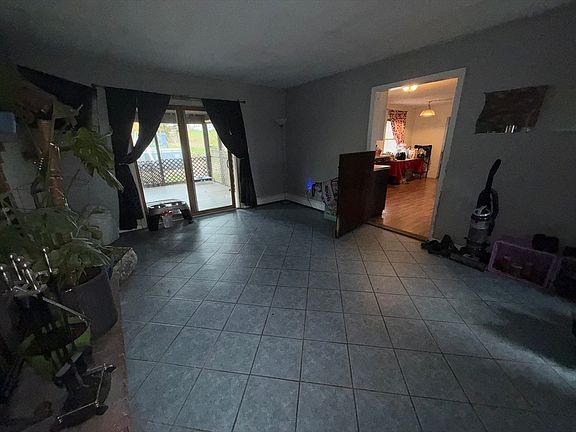 3rd image of 210 Baldwinville Rd