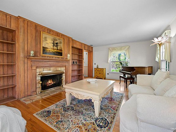 4th image of 1322 Robinhood Dr