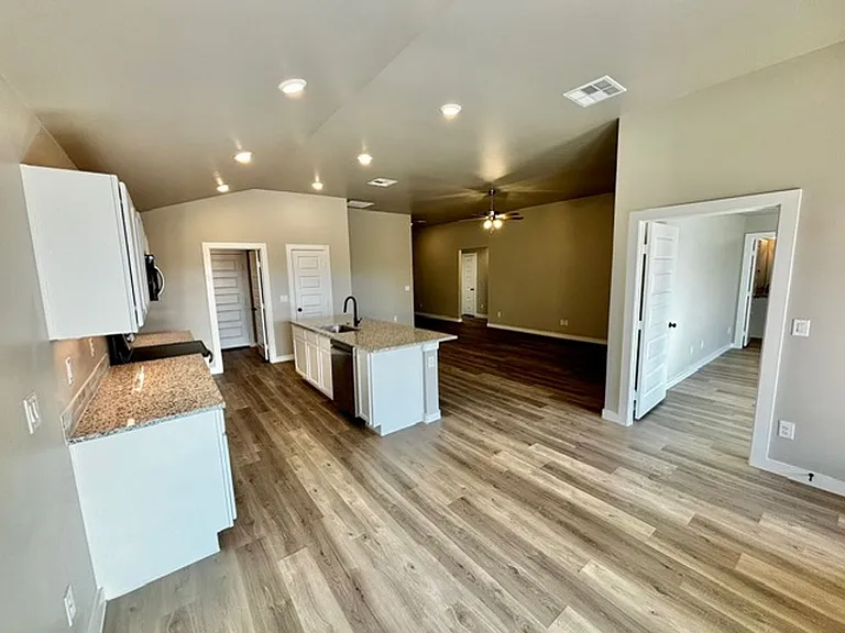 2612 Tiffin Ave — Photo 12