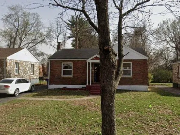 8246 Montreal Dr, Saint Louis, MO 63132