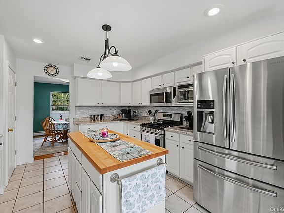 5th image of 32 Valley Court