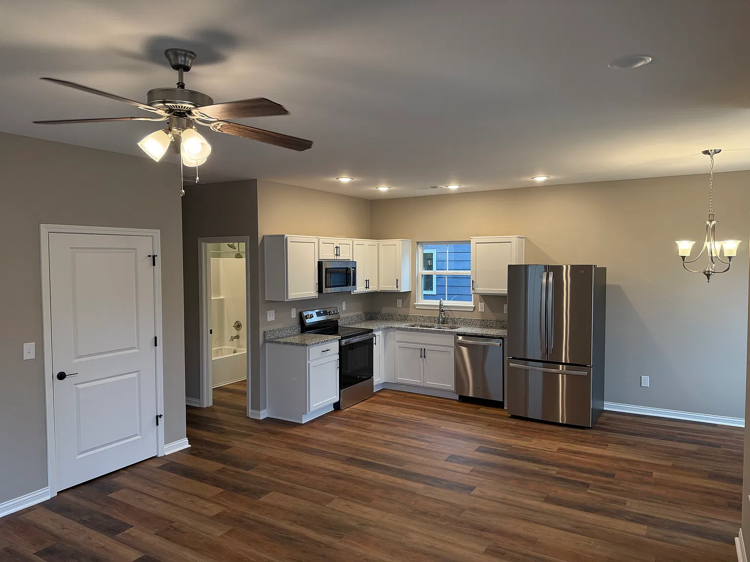 2 bed, 1025 sqft, $1,900 — Photo 4