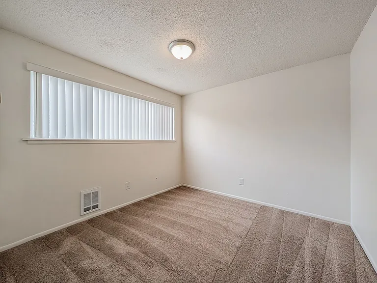 15901 Manor Way — Photo 7
