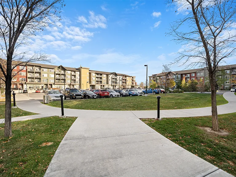 104 Mackenzie Way SW — Photo 33