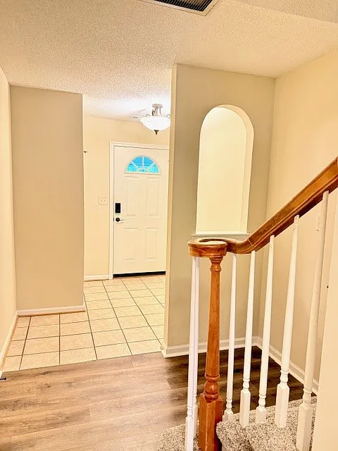 3 bed, 2.5 bath, 1594 sqft, $2,100 — Photo 2