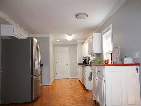 5th image of 205 Russell St