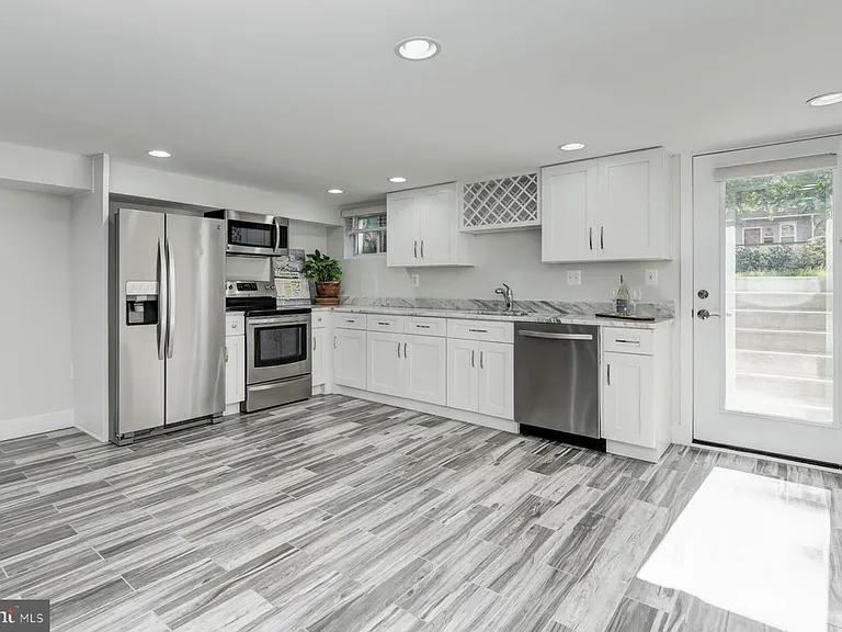 909 Delafield Pl NW #B — Photo 1