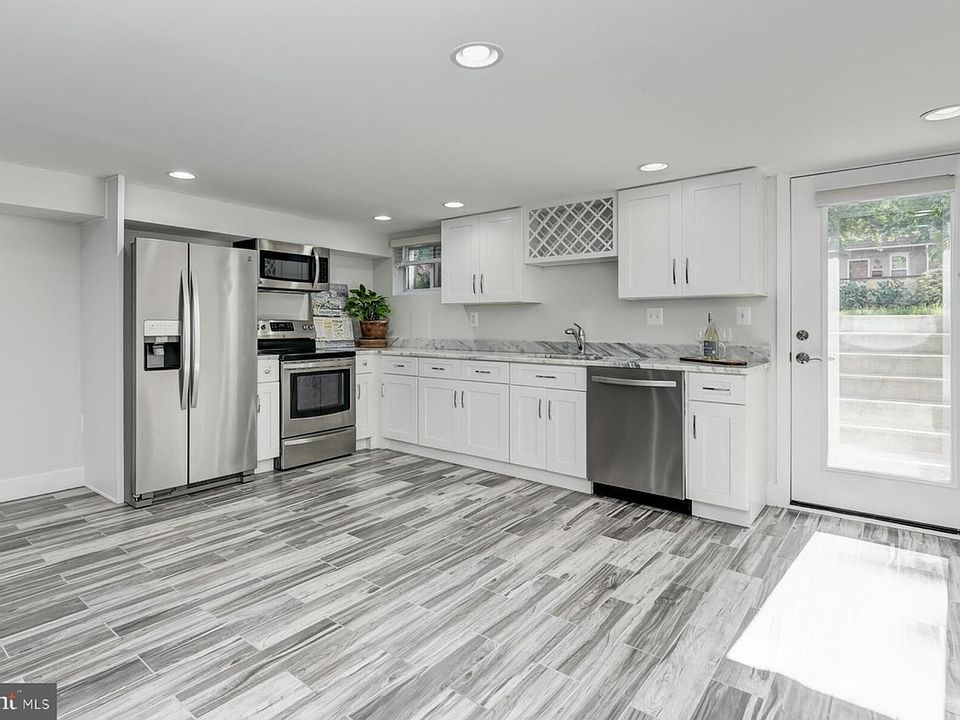 1st image of 909 Delafield Pl NW #B