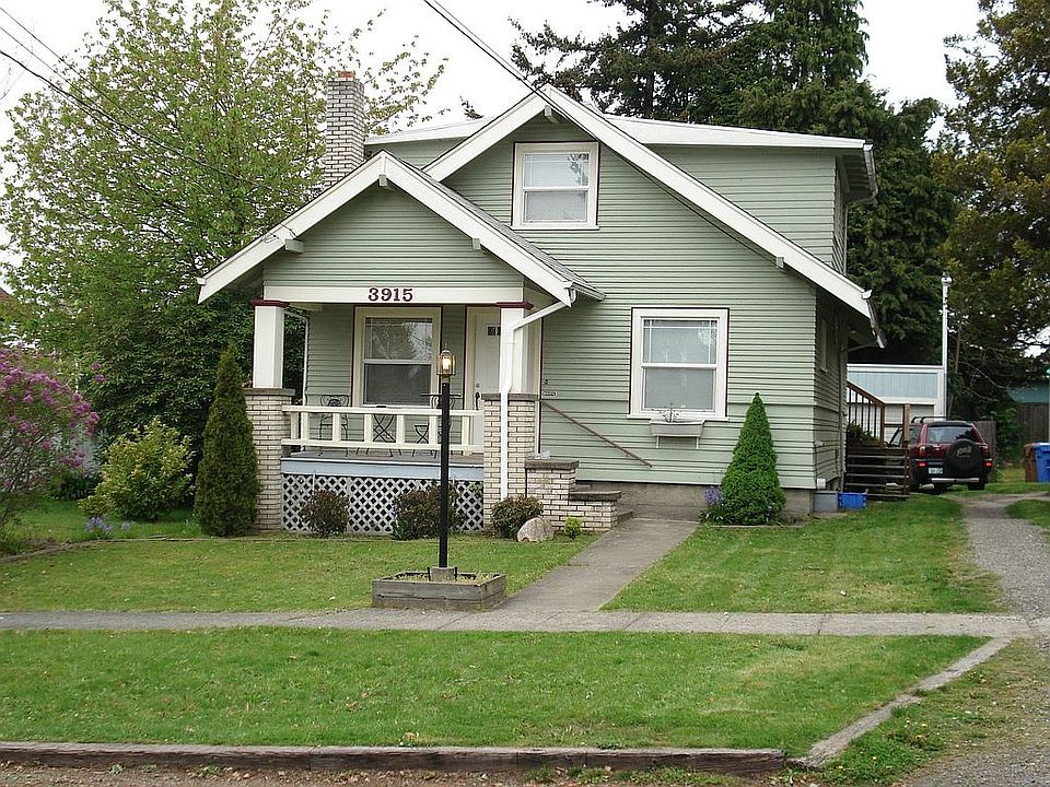 Proctor District Duplex! Welcome to this meticulously maintained property just