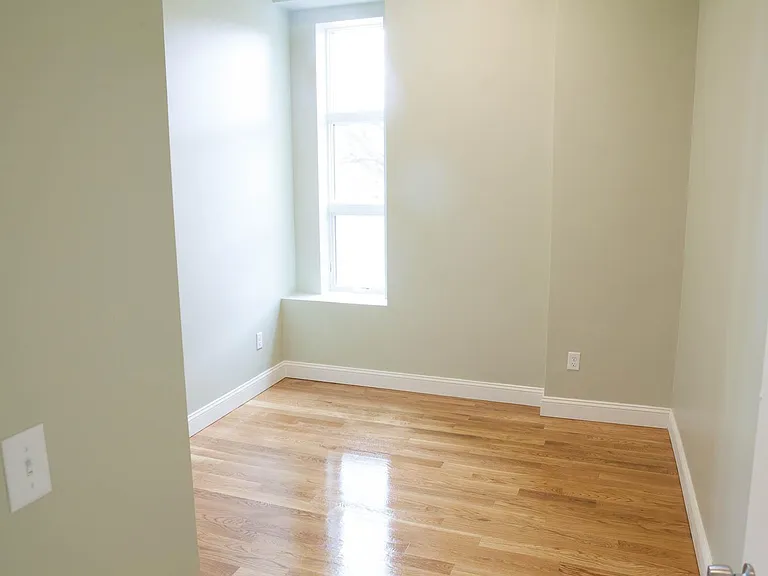 409 Dudley St #5L — Photo 7