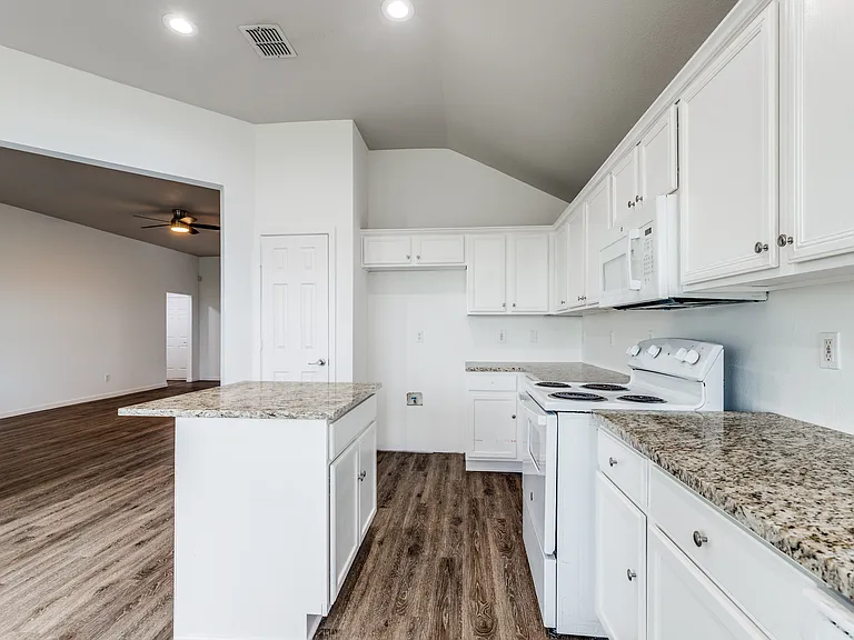311 Charleston Dr — Photo 8