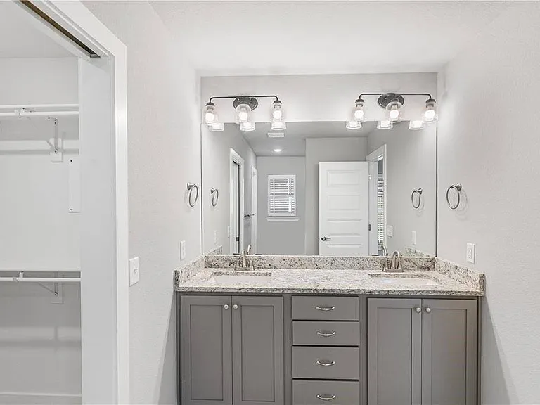 410 Peach Ave — Photo 22