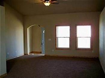 2nd image of 915 SW Colonial Dr