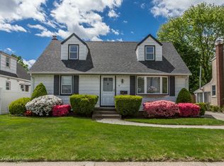 48 Underhill Ave, Hicksville, NY 11801
