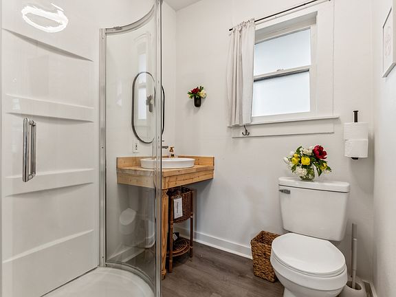 3rd image of 1415 Elizabeth Blvd #B