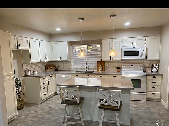 3rd image of 2650 N 58th Ln