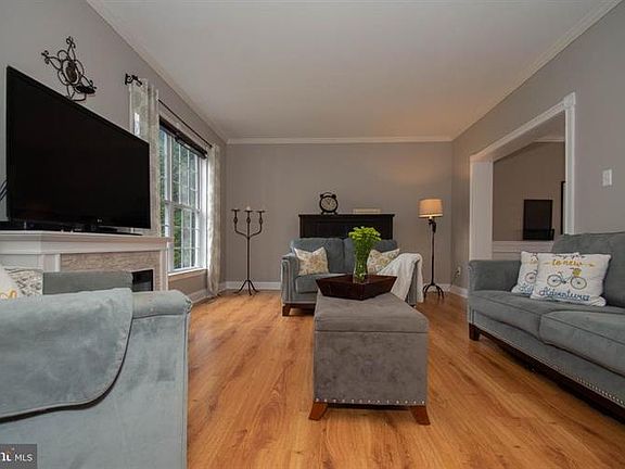 3rd image of 64 N Danbury Cir