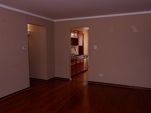 5th image of 7513 Country Ln APT 1E