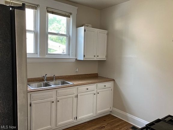 3rd image of 2120 Hurley Ave
