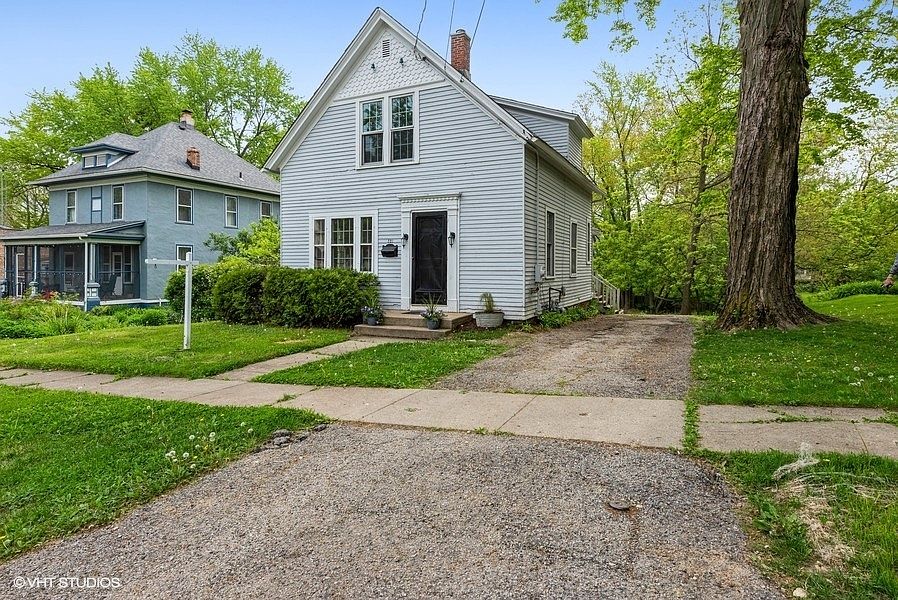 521 S Jefferson St, Woodstock, IL 60098 | Zillow