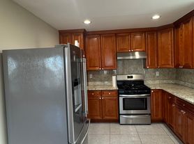 2566 Laconia Ave, Bronx, NY