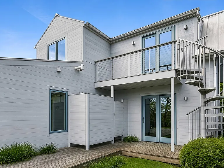 43 Beach Ave — Photo 3