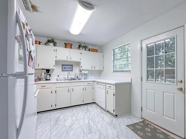 2034 Harriet Dr — Photo 7