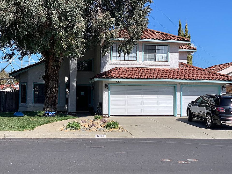 1st image of 584 Shady Glen Ave