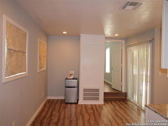 5th image of 1114 N Hackberry St